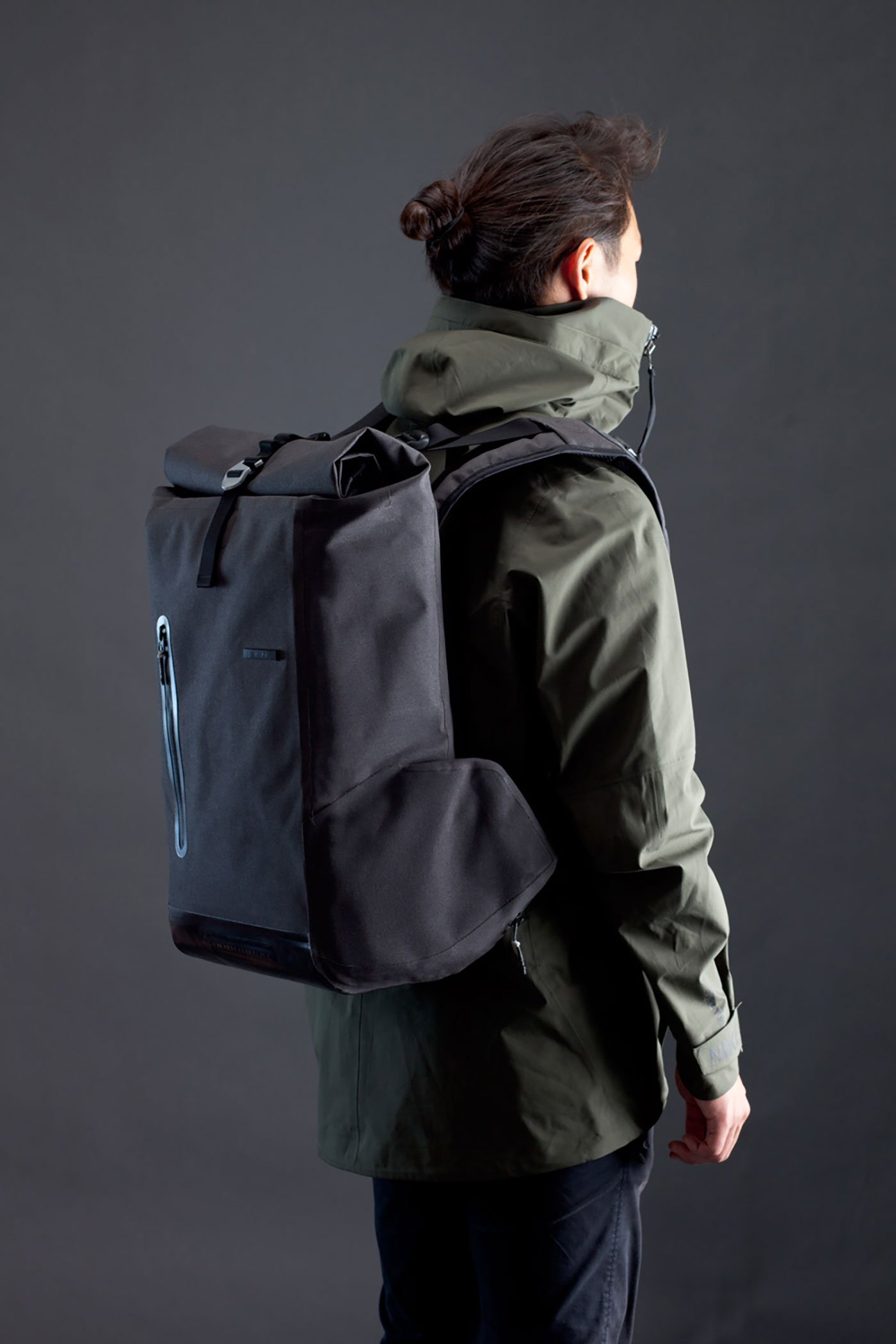 600D polyester fabric，led，Charging pocket，Damping technology，knapsack，