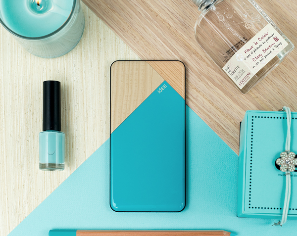 simple，Intelligent mobile phone，Material Science，texture of material，CFM，Soft color，woodiness，Metal，