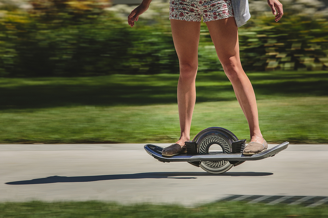 Magnesium material，Gizmos，DIY maintenance，multi-function，security，Intelligent regulation，Brushless motor，App control and management，Personal electric skateboard，