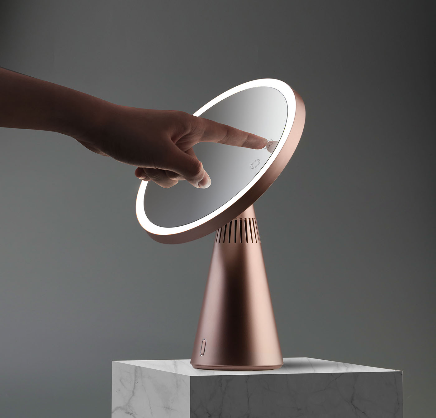 Cosmetic mirror，lamp，loudspeaker box，mirror，nursing，