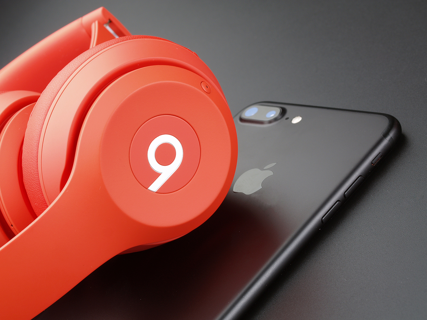 beats，Emotional design，wear，headset，monochrome，