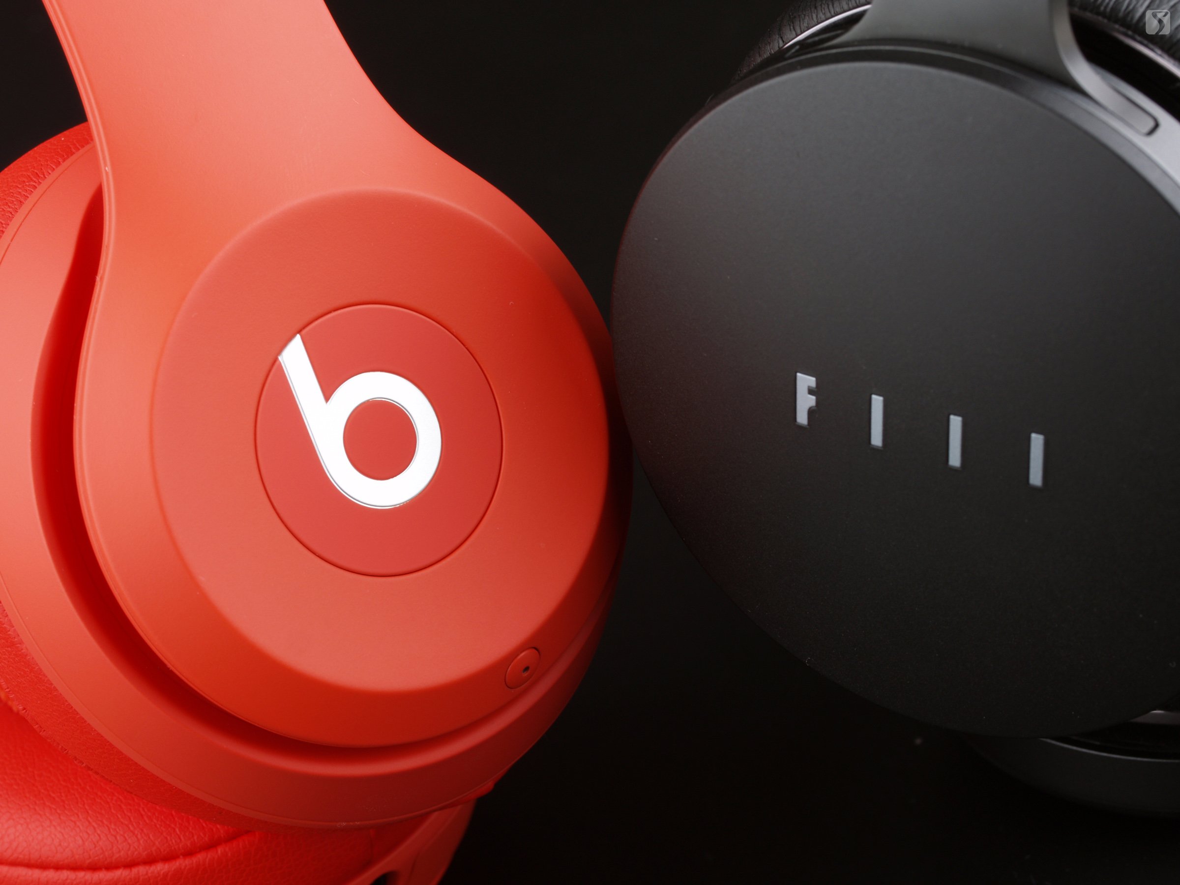 beats，Emotional design，wear，headset，monochrome，