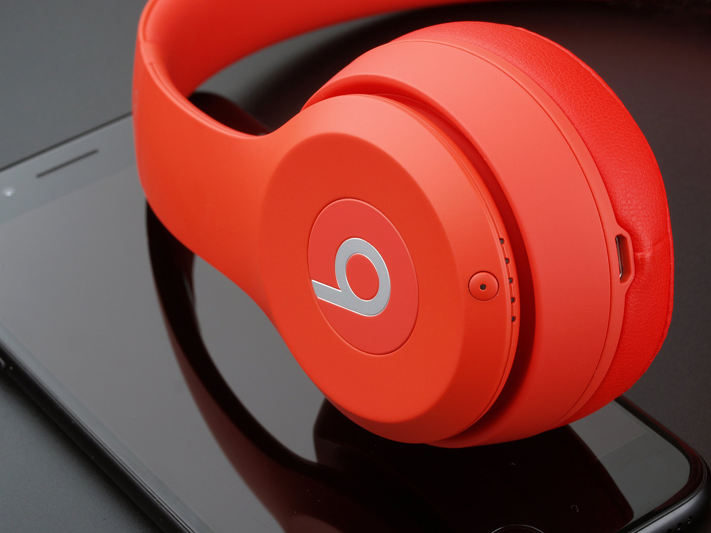 beats，Emotional design，wear，headset，monochrome，