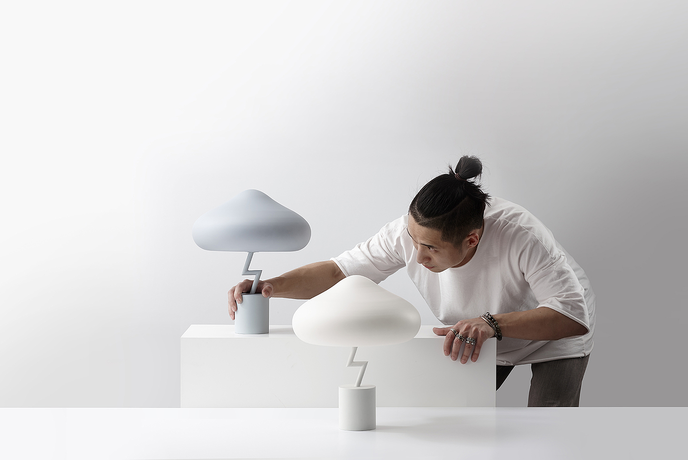 lightning，Desk lamp，originality，industrial design，