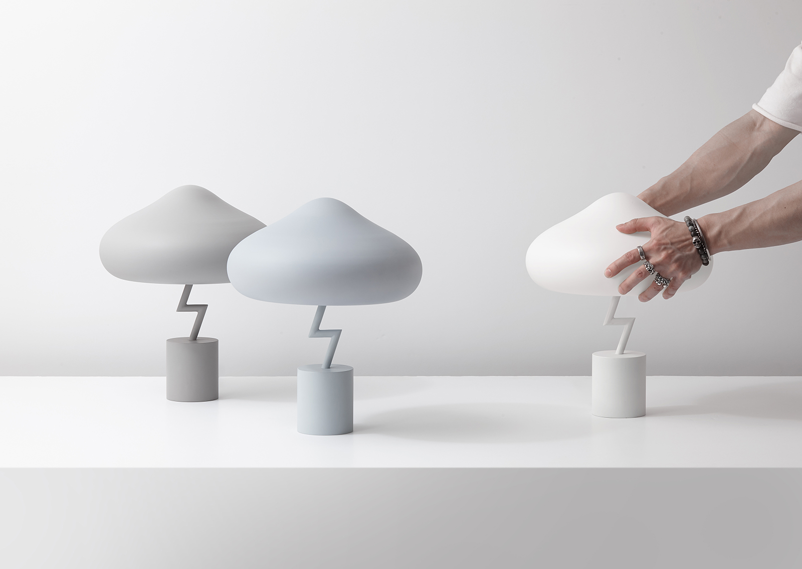 lightning，Desk lamp，originality，industrial design，