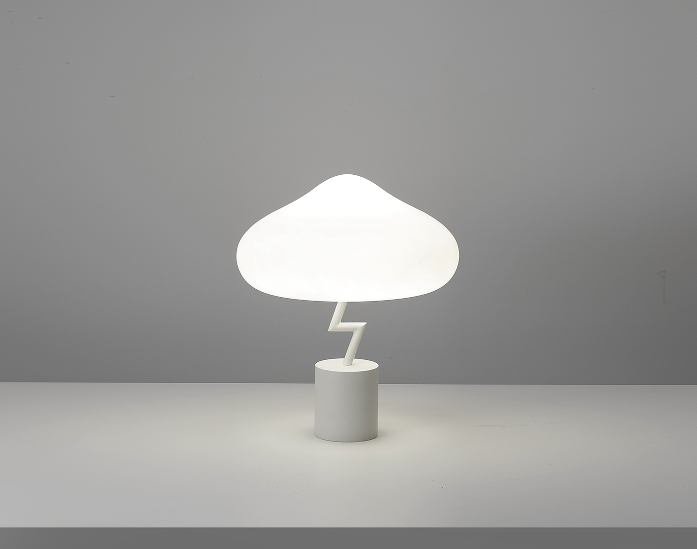 lightning，Desk lamp，originality，industrial design，