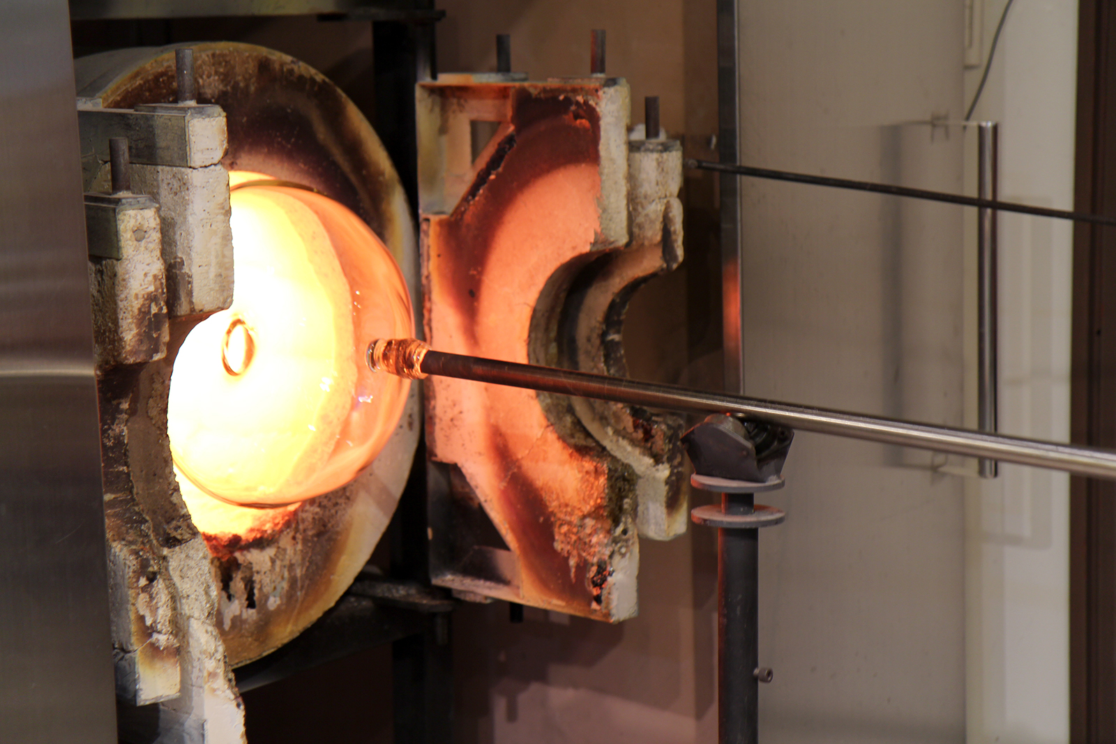 lightning，Desk lamp，originality，industrial design，