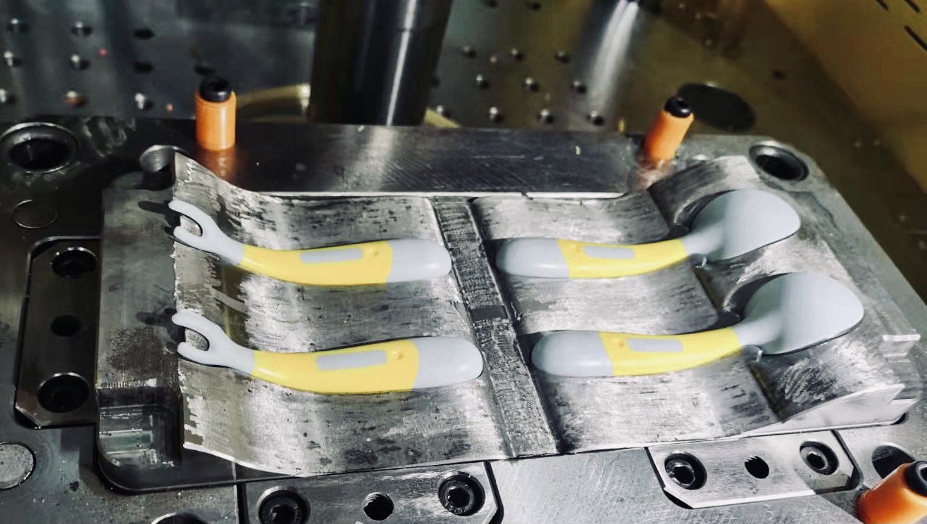 Feeding products，Maternal and infant products，Water cup，tableware，packing design，IP Design，