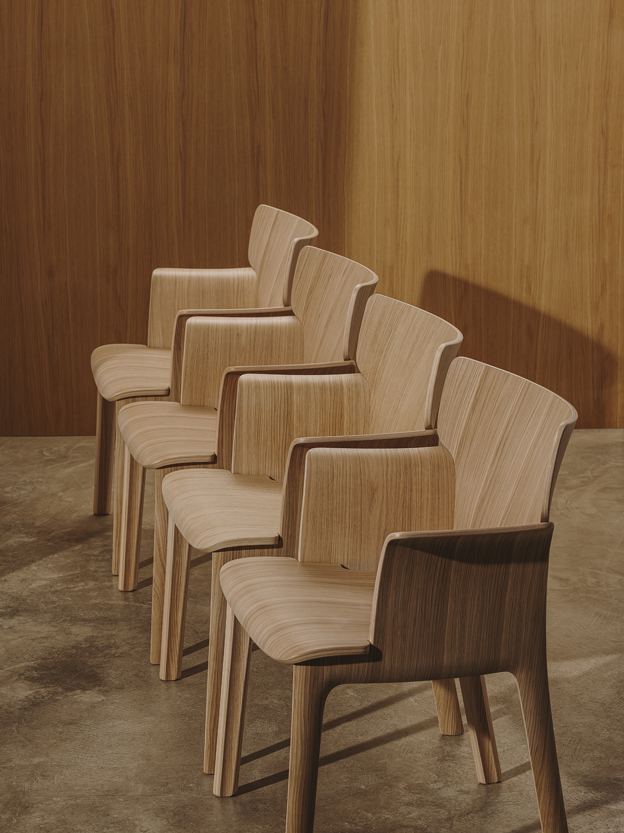 furniture，chair，sustainable，Andreu World，Philippe Starck，woodiness，