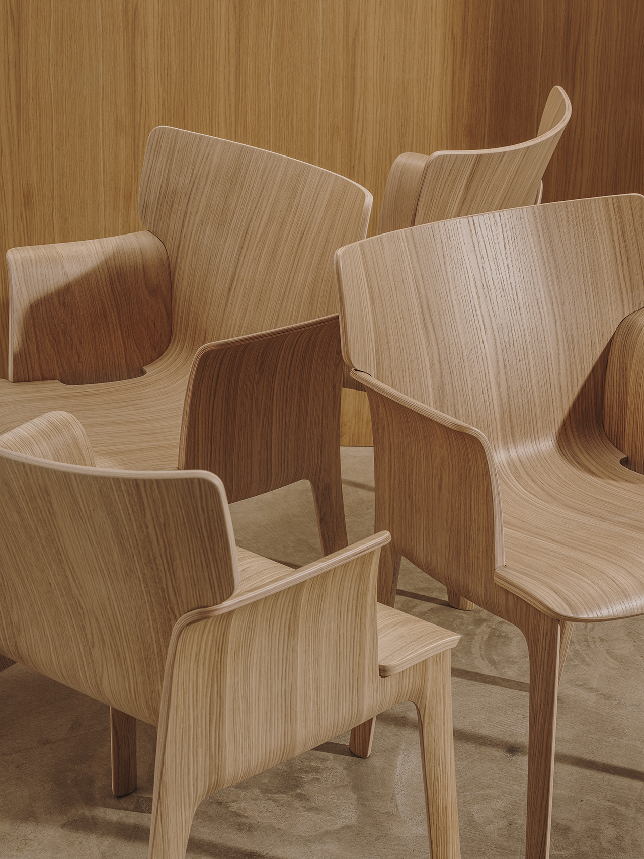 furniture，chair，sustainable，Andreu World，Philippe Starck，woodiness，