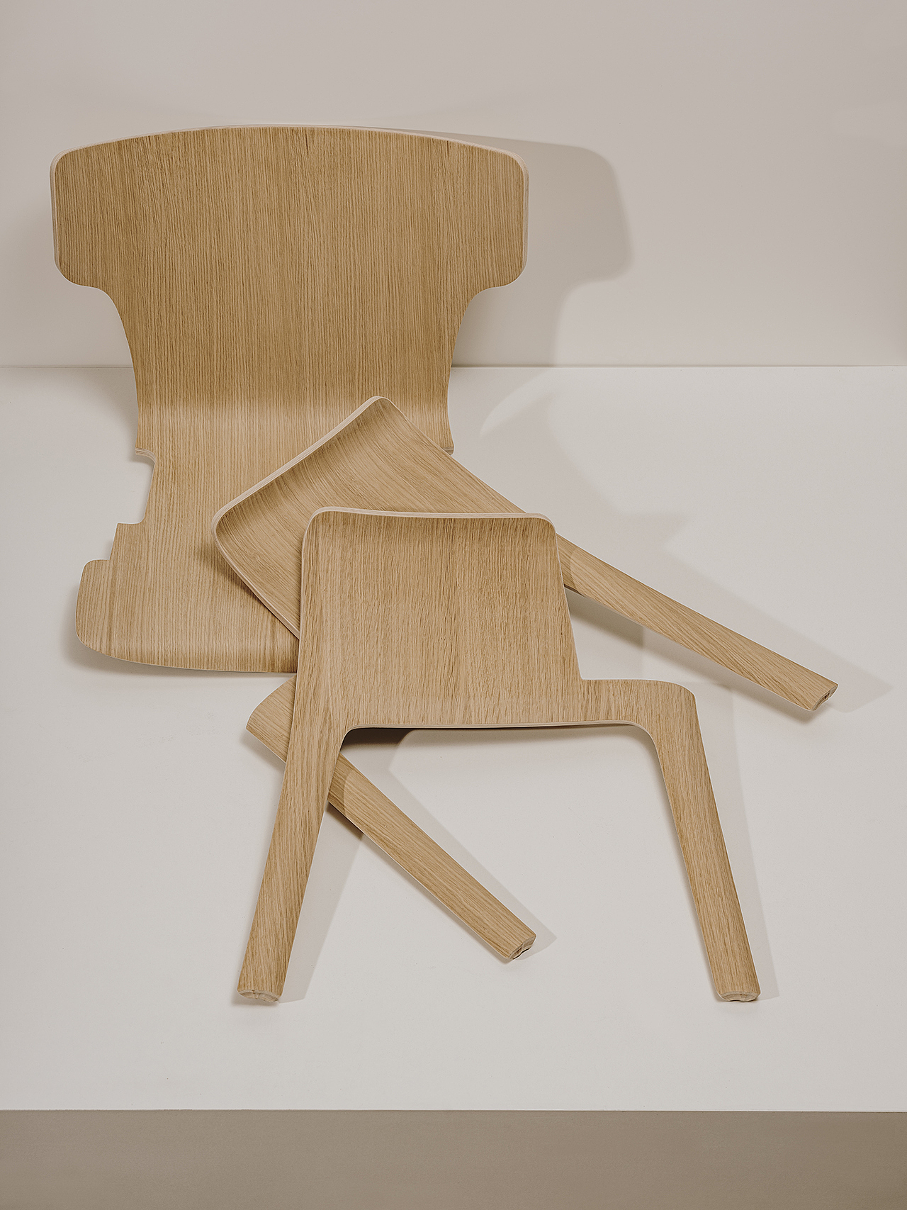 furniture，chair，sustainable，Andreu World，Philippe Starck，woodiness，