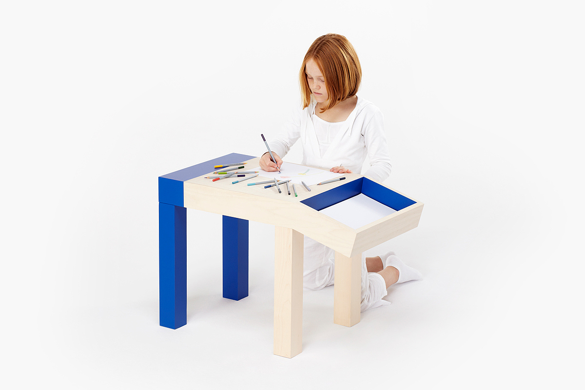 bionics，children，desk，wood，color，