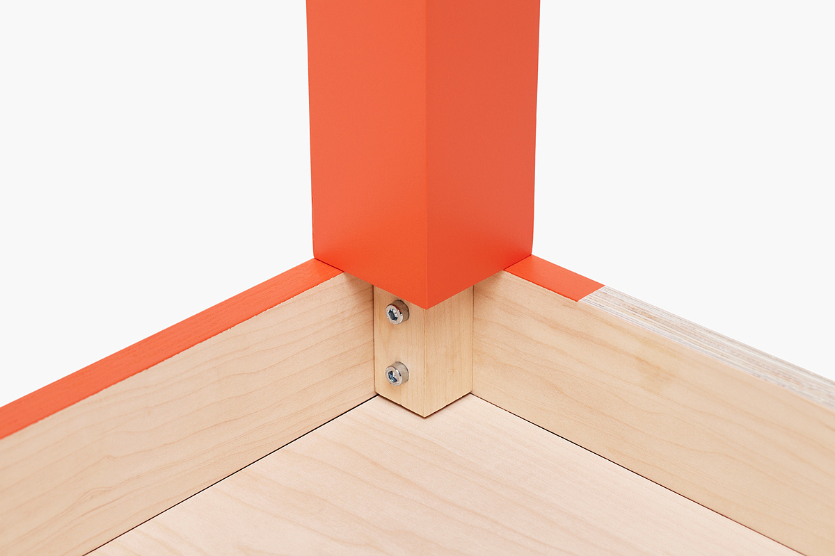 bionics，children，desk，wood，color，