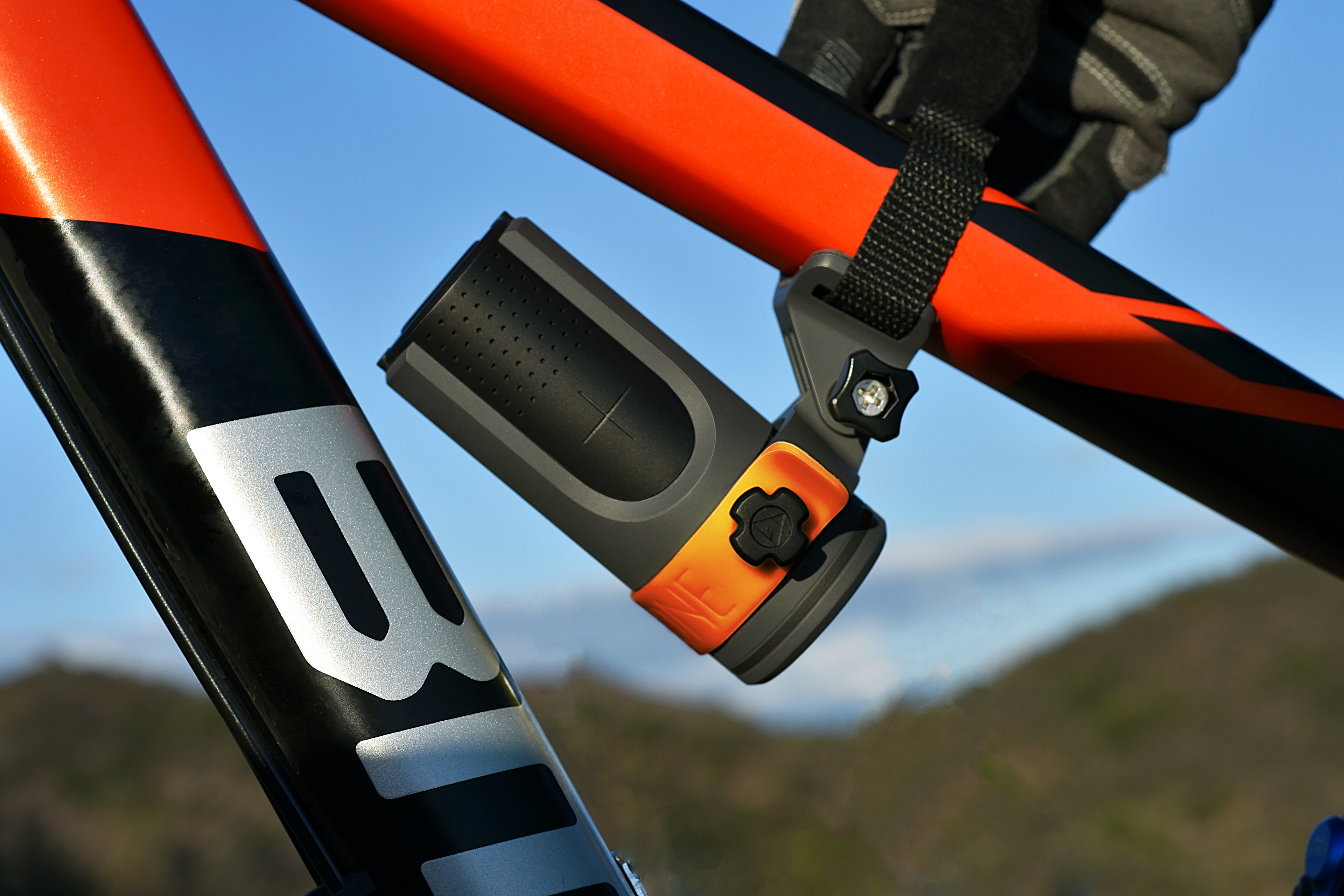 M+ONE，Sports speaker，conceptual design，compact，strong，waterproof，