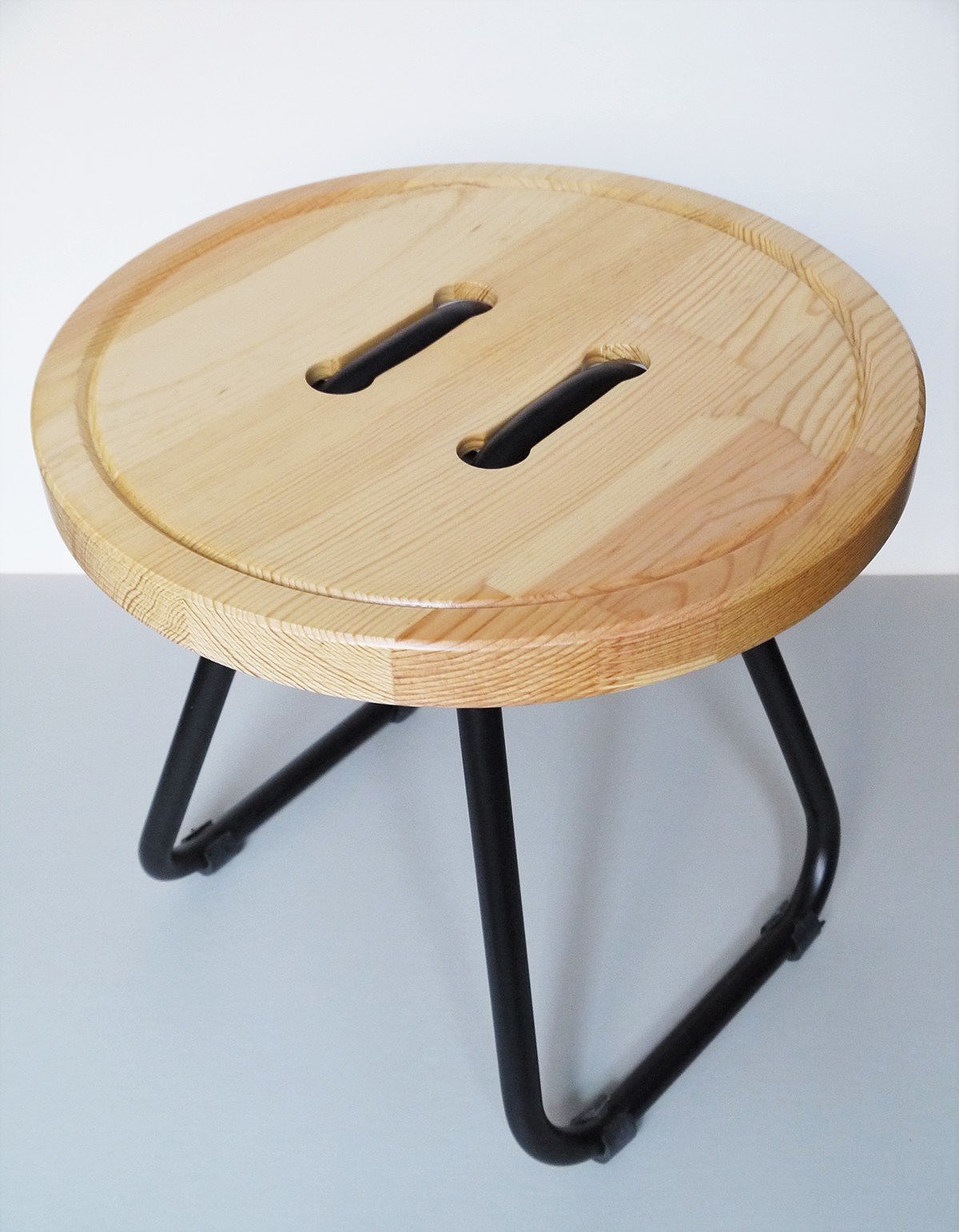 Home Furnishing，furniture，objectification of person，button，stool，