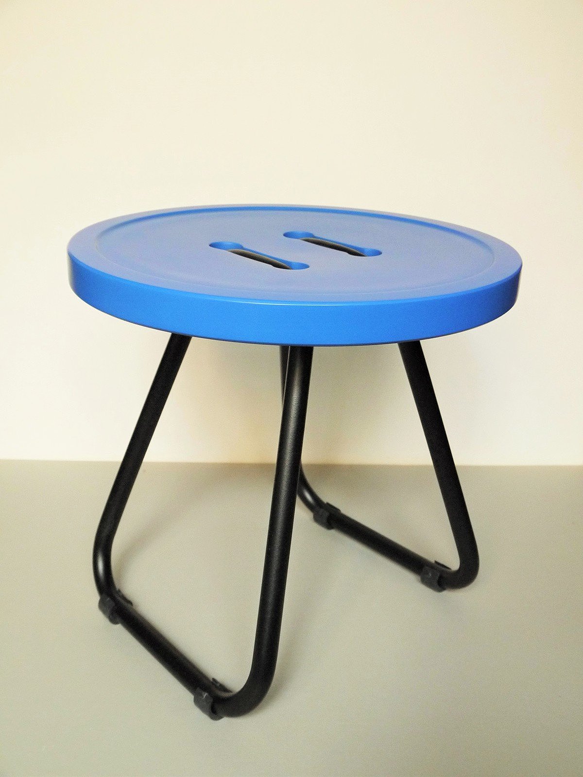 Home Furnishing，furniture，objectification of person，button，stool，