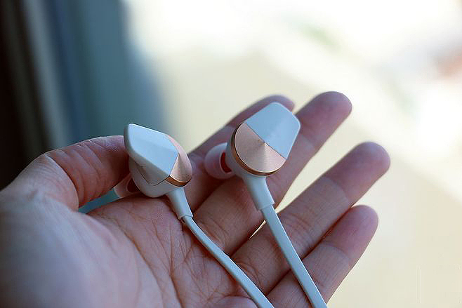 Fitbit wireless headset，product design，industrial design，