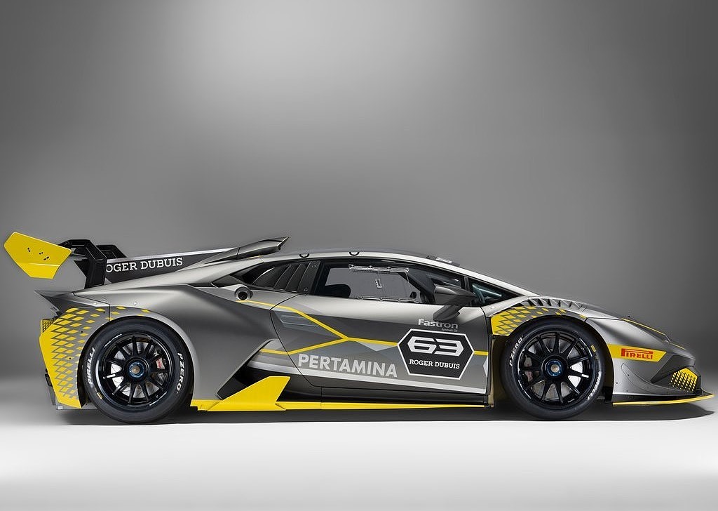 outdoors，Luxury car，automobile，two thousand and eighteen，Lamborghini，