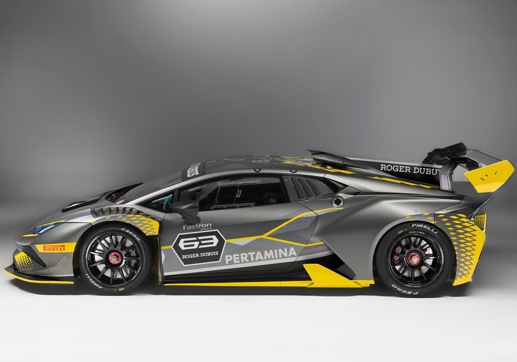 outdoors，Luxury car，automobile，two thousand and eighteen，Lamborghini，