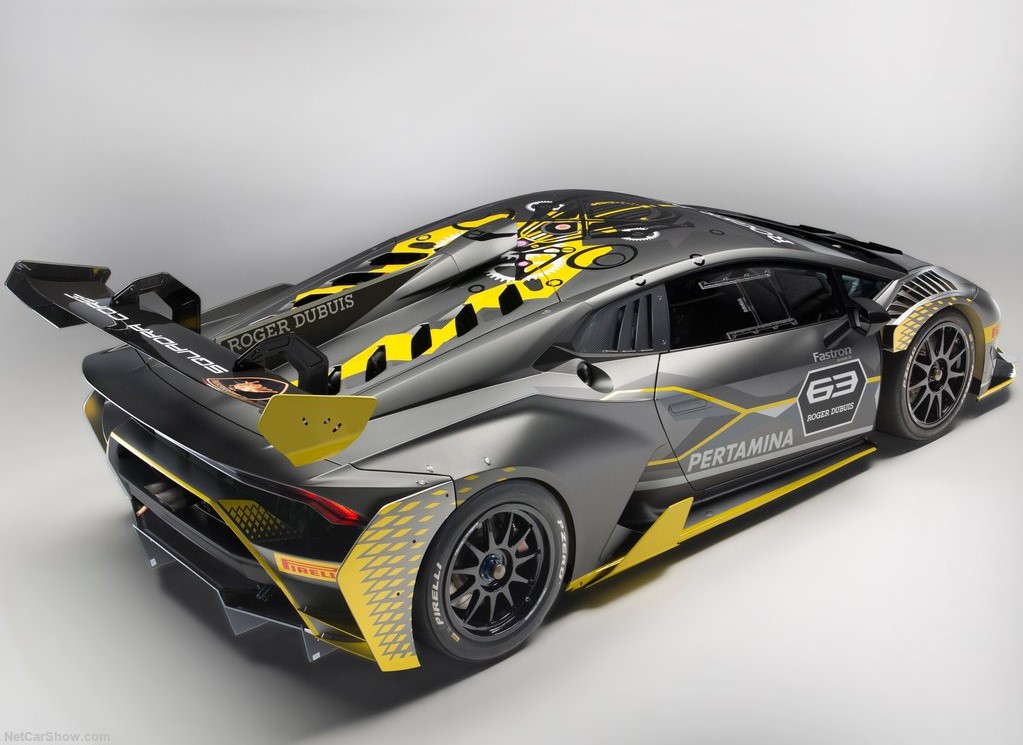 outdoors，Luxury car，automobile，two thousand and eighteen，Lamborghini，