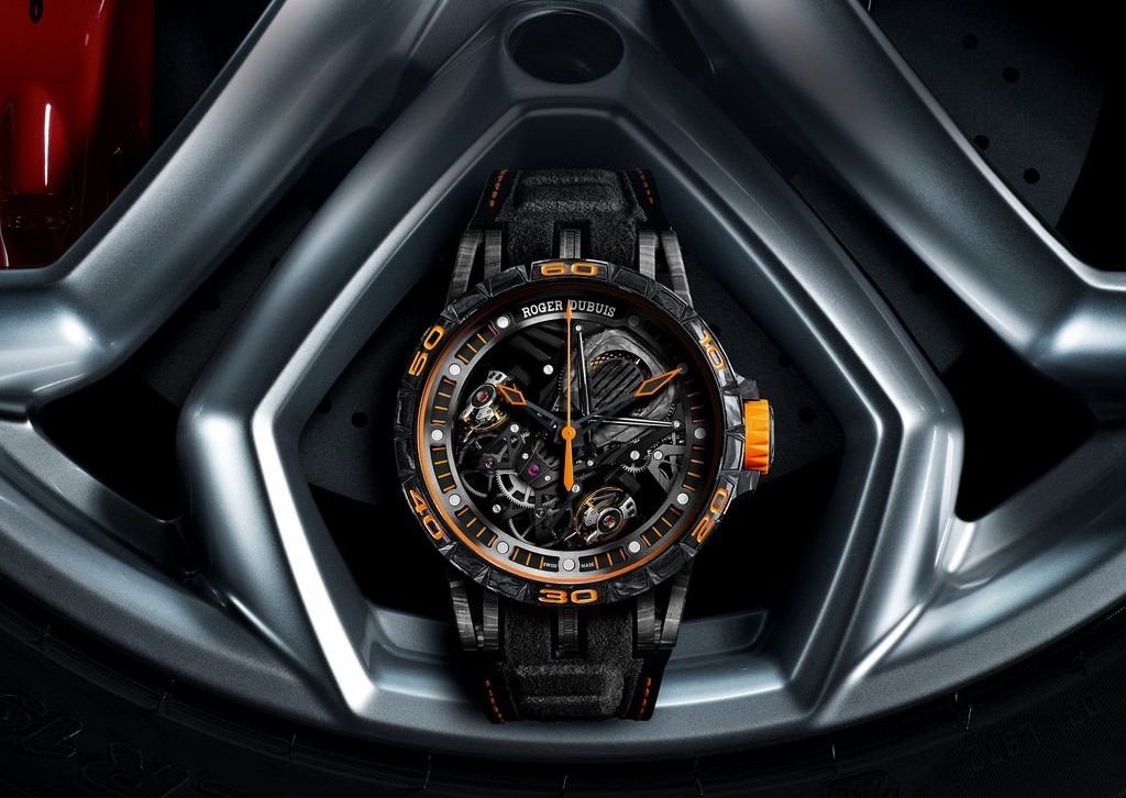 outdoors，Luxury car，automobile，two thousand and eighteen，Lamborghini，