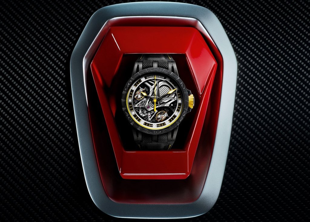 outdoors，Luxury car，automobile，two thousand and eighteen，Lamborghini，