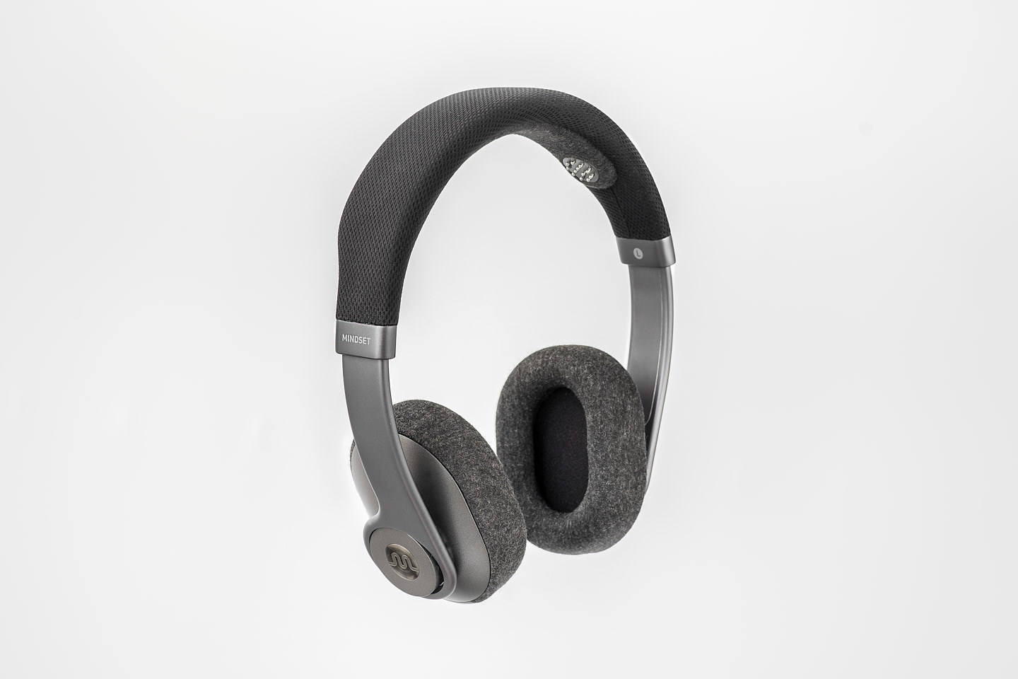 headset，over-ear ，Head wear，black，Metal，cloth，