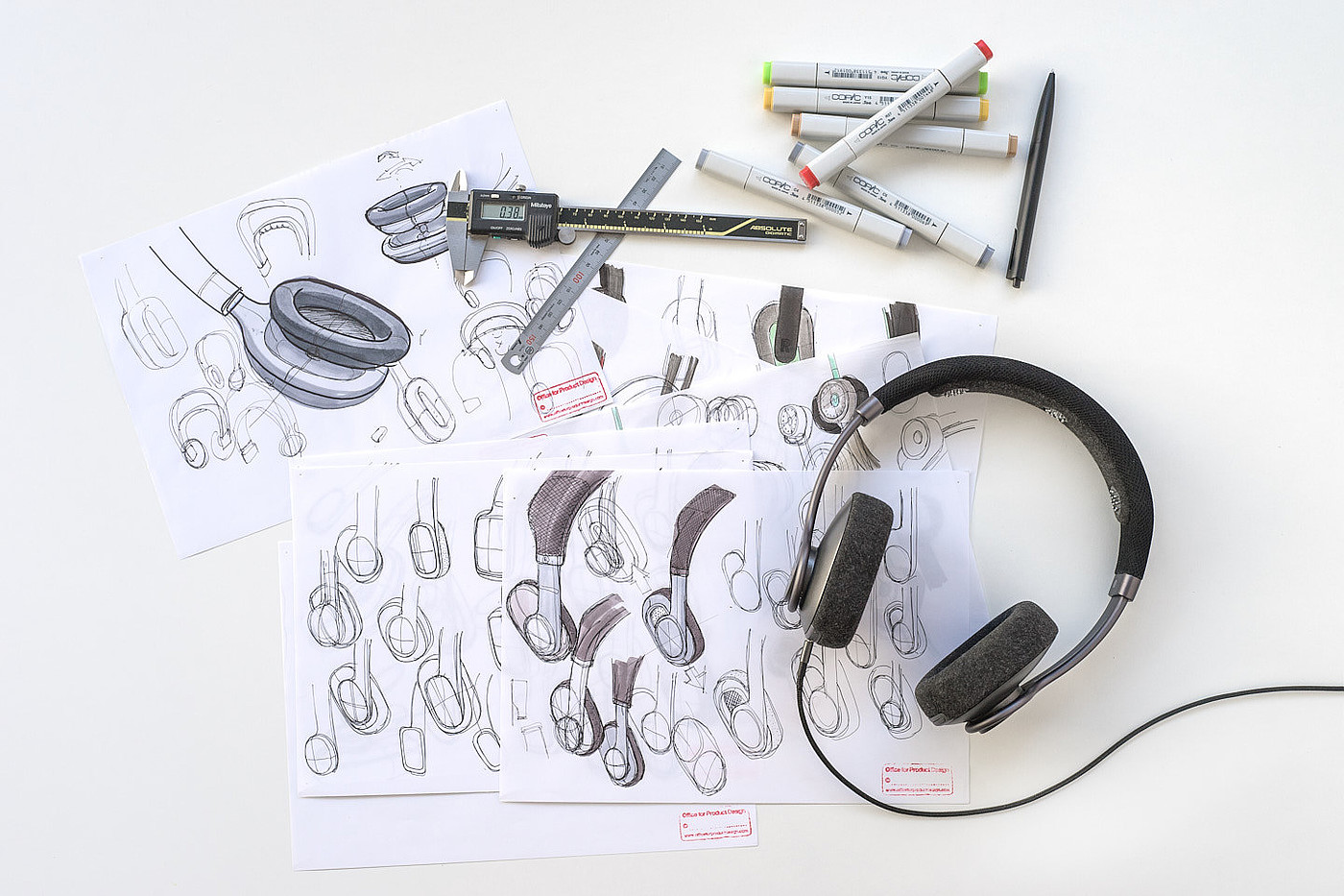 headset，over-ear ，Head wear，black，Metal，cloth，