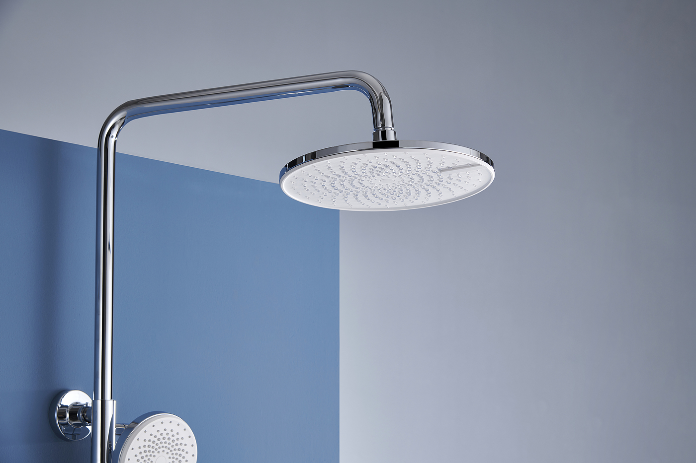 Lufthansa bathroom - constant temperature shower，