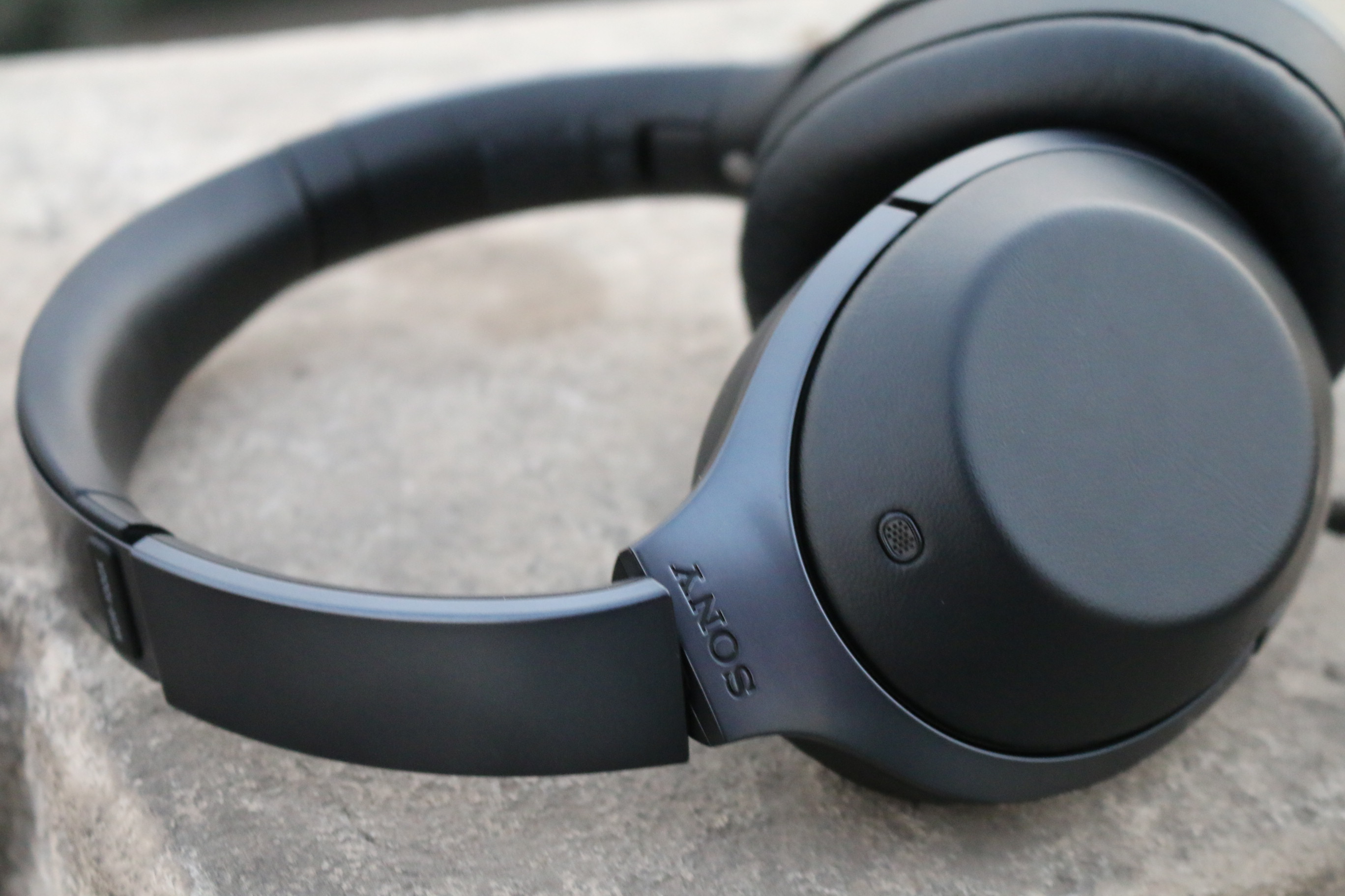 monochrome，Headwear，headset，Sony，