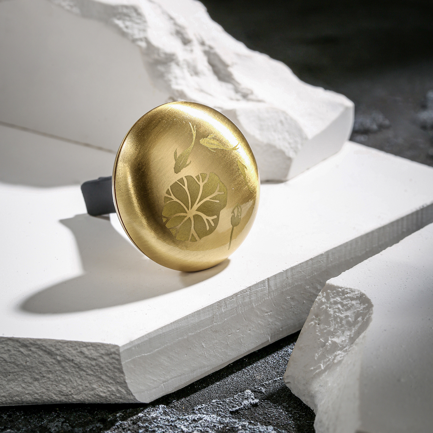 Golden chess piece，Mirror，Elegant copper，Vehicle fragrance，