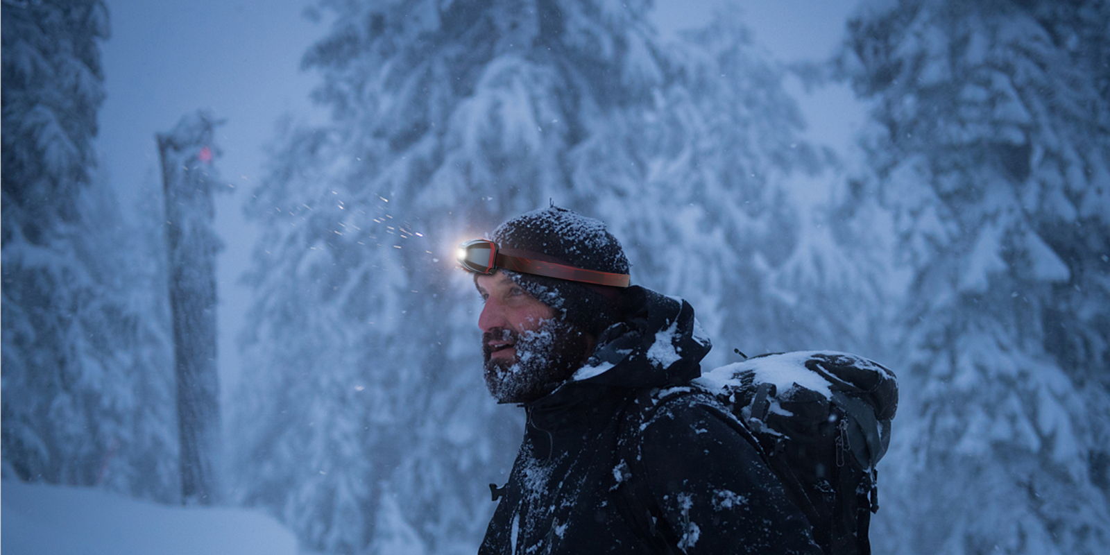 Headlights，lighting，outdoors，