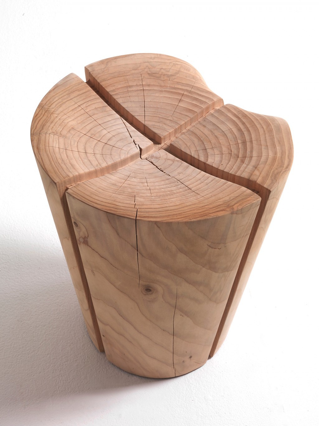 Karim，wood，stool，