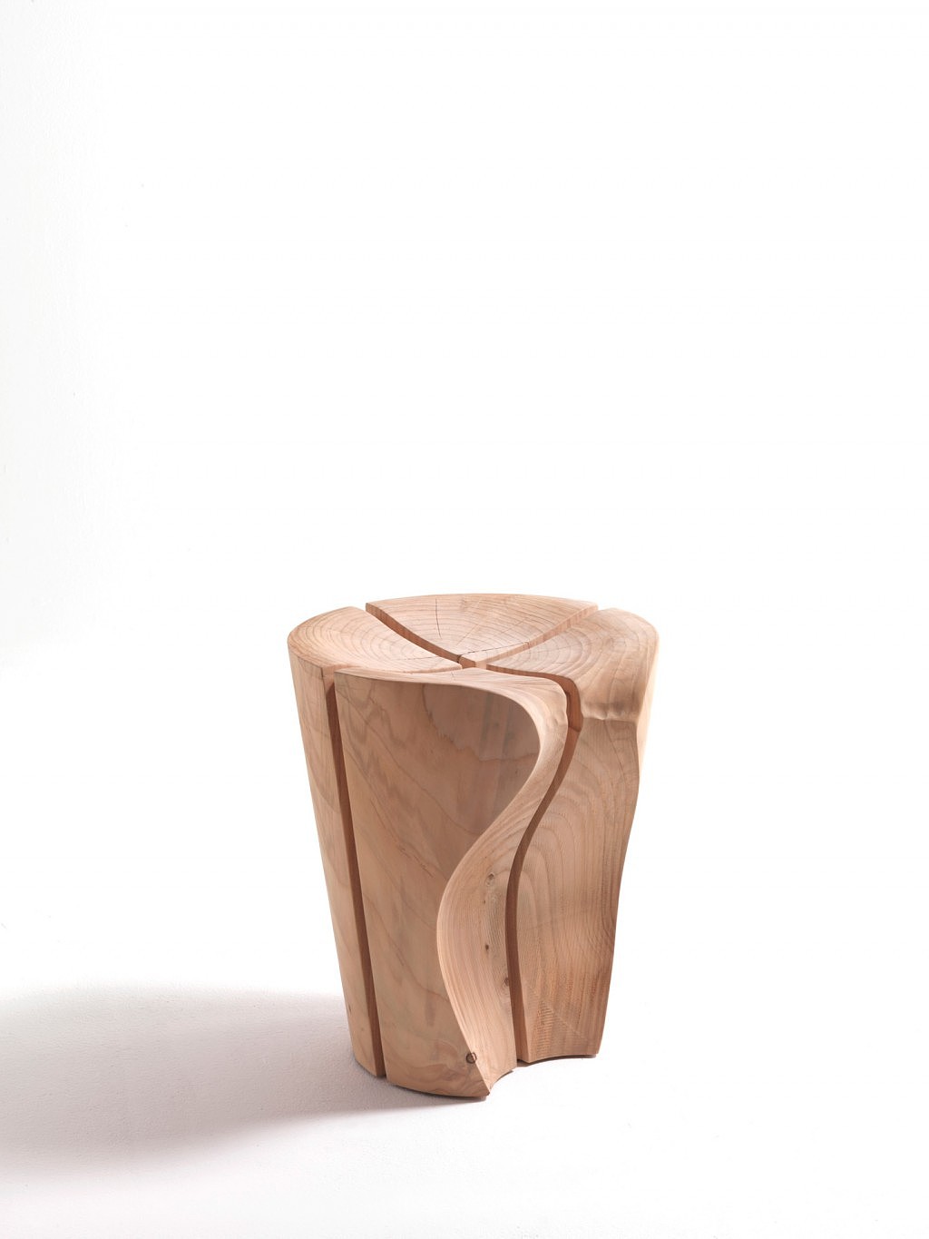 Karim，wood，stool，