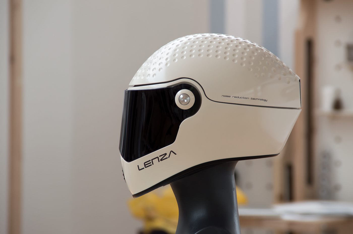 Louie Amphlett，LENZA ONE，Helmet design，motorcycle，Hearing impairment，Streamlined design，noise reduction，CFD (Computational Fluid Dynamics) test，