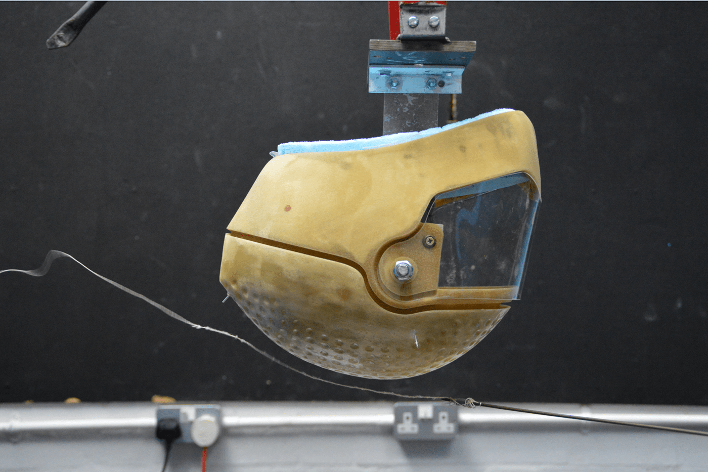 Louie Amphlett，LENZA ONE，Helmet design，motorcycle，Hearing impairment，Streamlined design，noise reduction，CFD (Computational Fluid Dynamics) test，