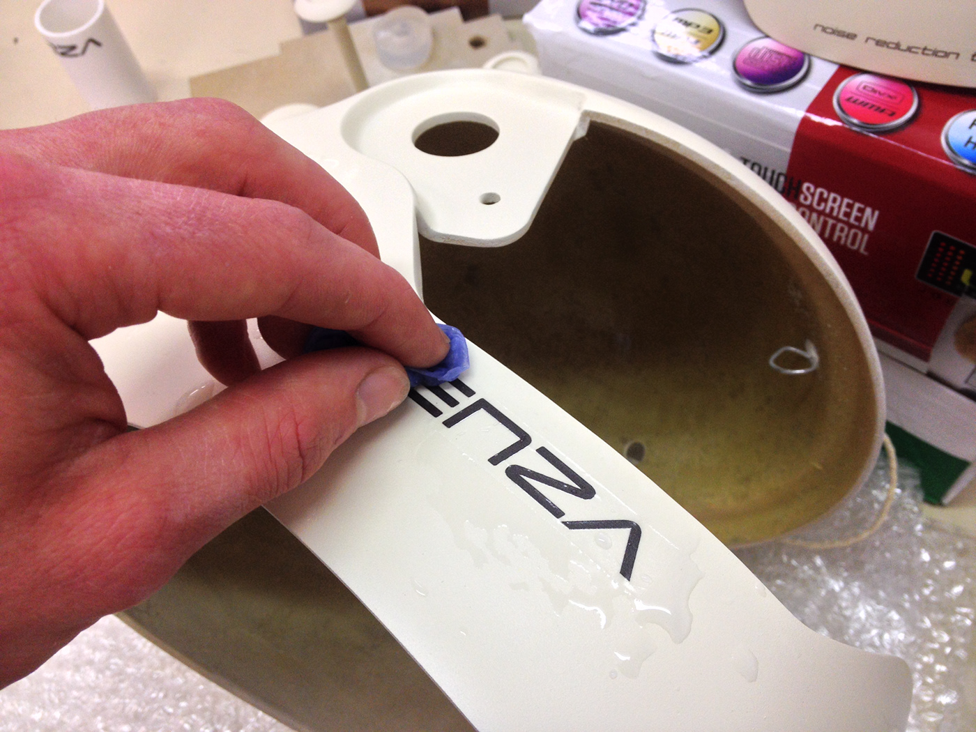 Louie Amphlett，LENZA ONE，Helmet design，motorcycle，Hearing impairment，Streamlined design，noise reduction，CFD (Computational Fluid Dynamics) test，