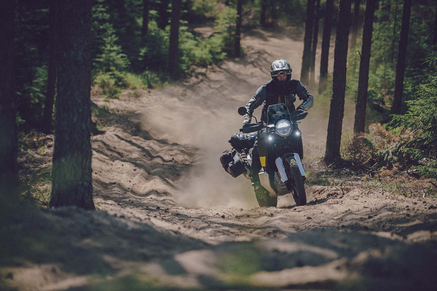 motorcycle，Husqvarna Norden 90，explore，Adventure Travel，