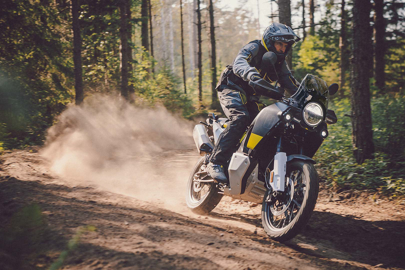 motorcycle，Husqvarna Norden 90，explore，Adventure Travel，