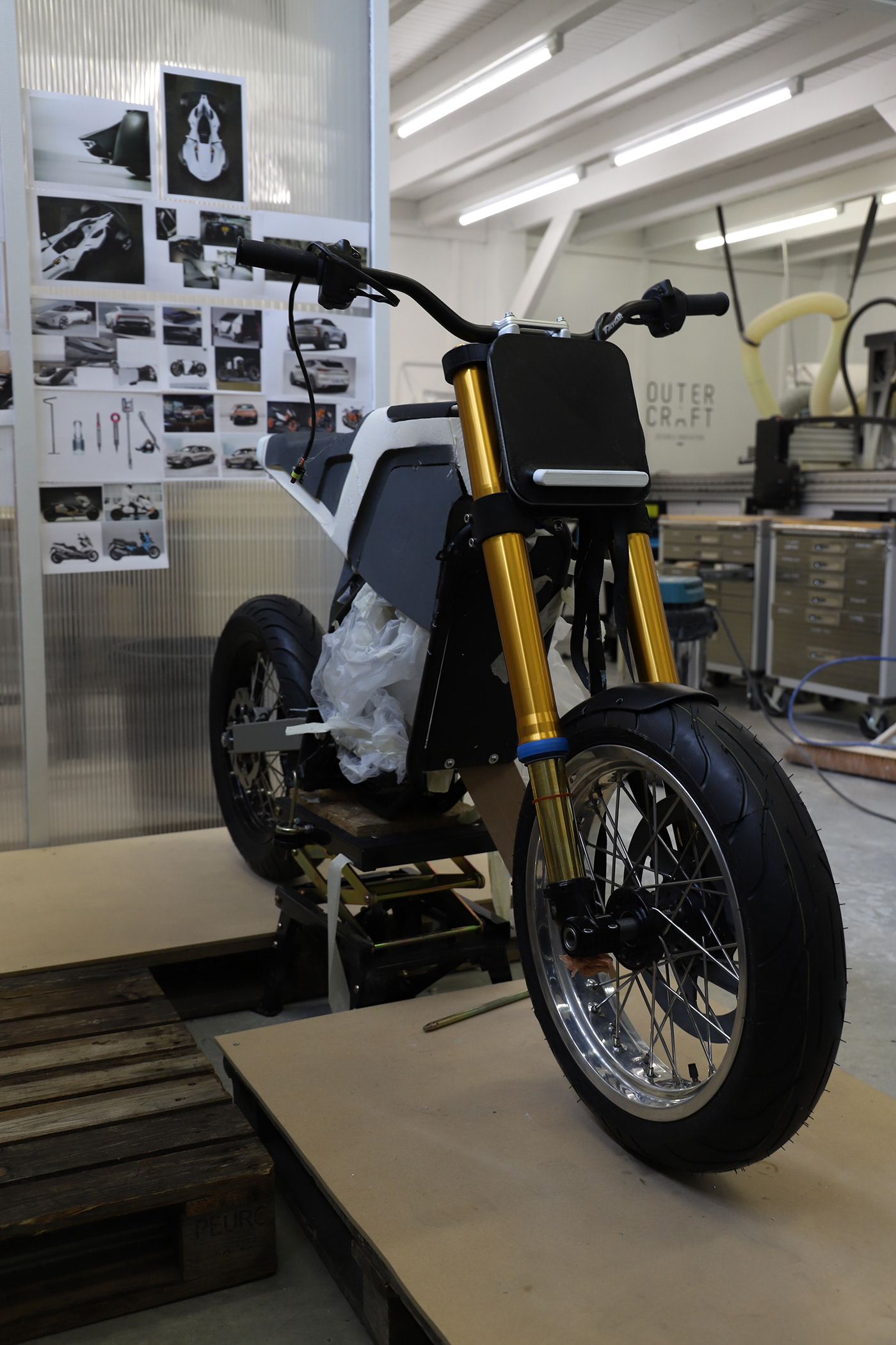 vehicle，industrial design，Motorcycle，