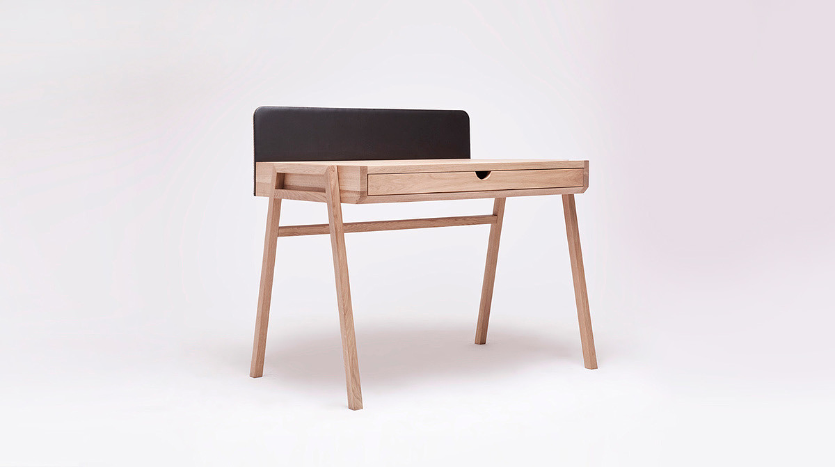 industrial design，Office furniture ，Table，solid wood，Leatherwear，