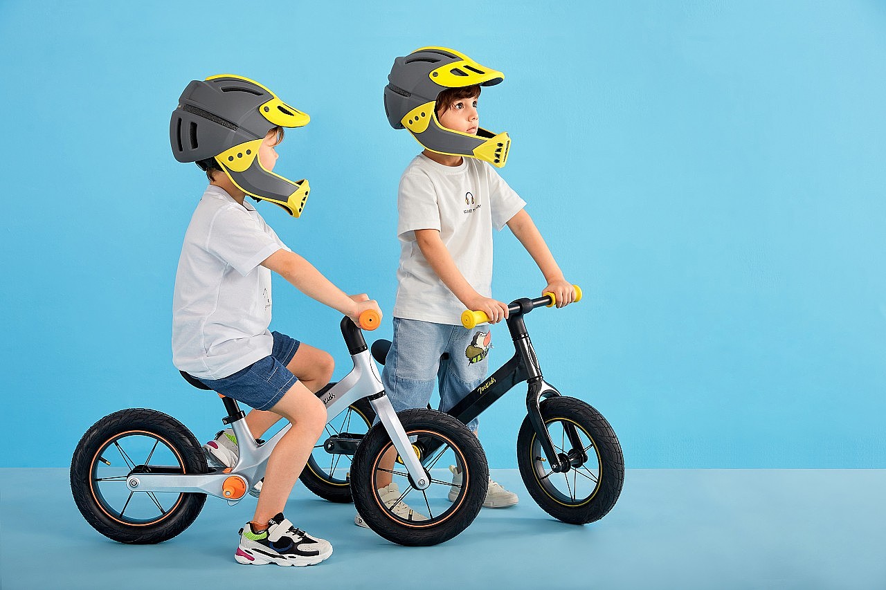 Helmet，children，baby，motion，healthy，