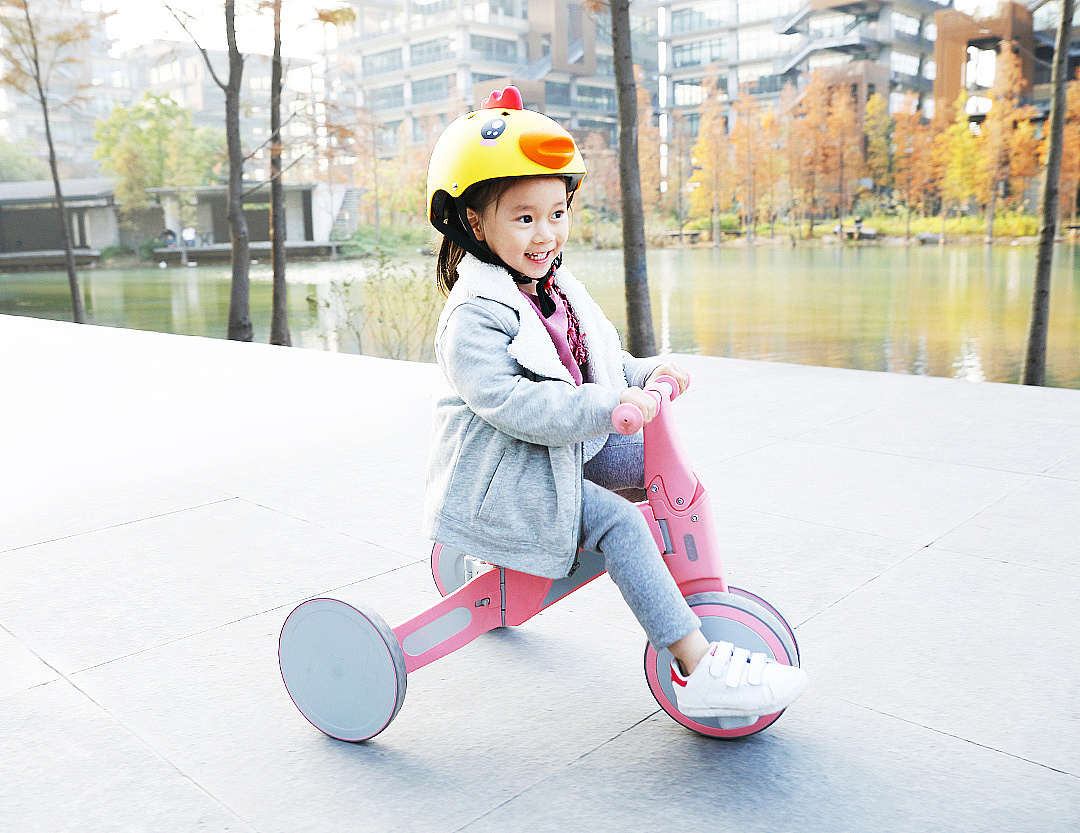 Children's painting，children，deformation，Scooter，Tricycle，healthy，motion，