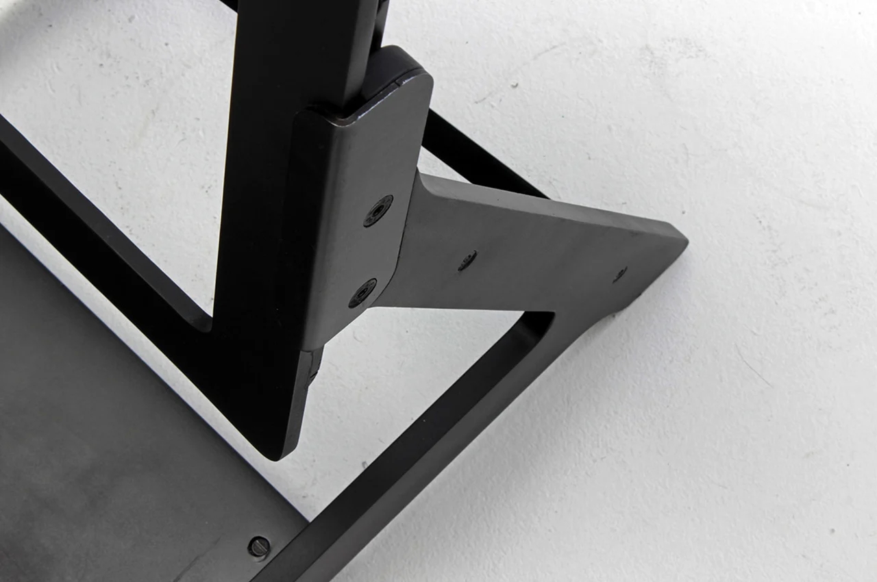 Vertical tables and chairs，healthy，product design，