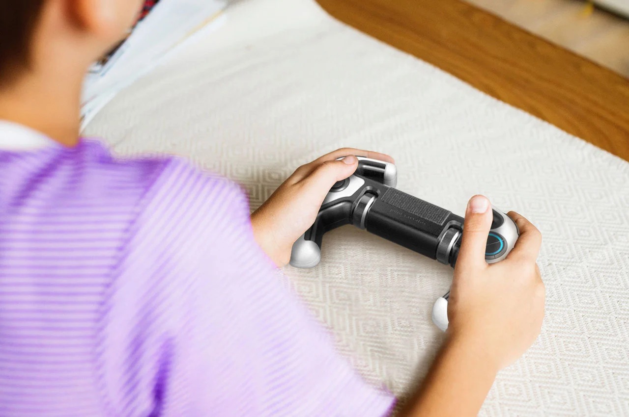 JinYoub Woo，Pervasive Game ，conceptual design，Game controller，Ergonomics，Gamer，