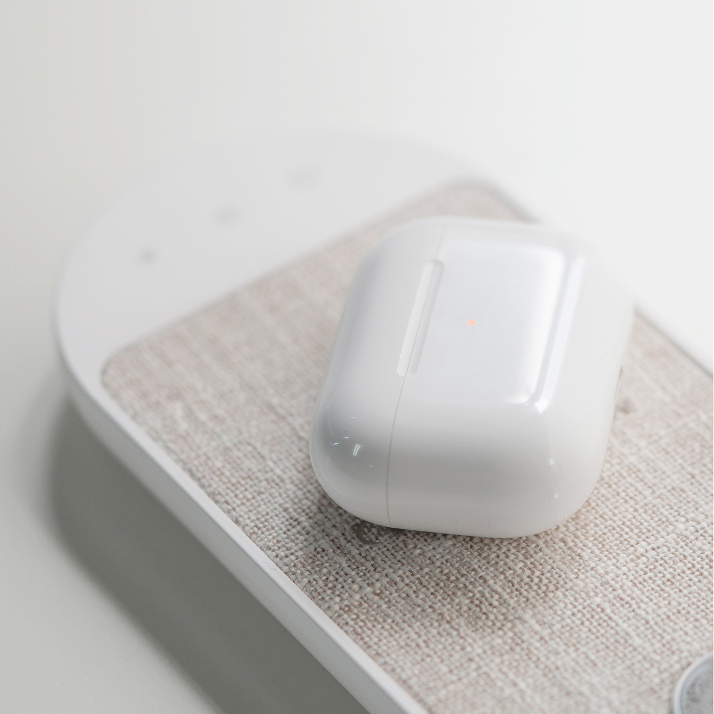 product design，industrial design，Brand promotion，Smart home，Wireless charging，Simplicity，fashion，Yeah. Mr Yu，