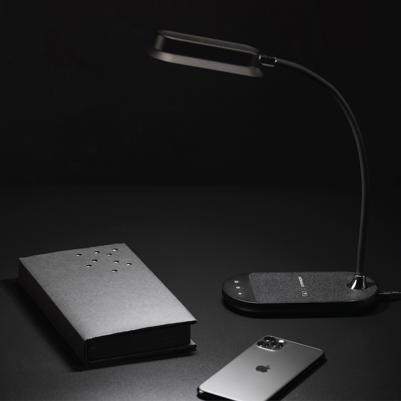 product design，industrial design，Brand promotion，Smart home，Wireless charging，Simplicity，fashion，Yeah. Mr Yu，
