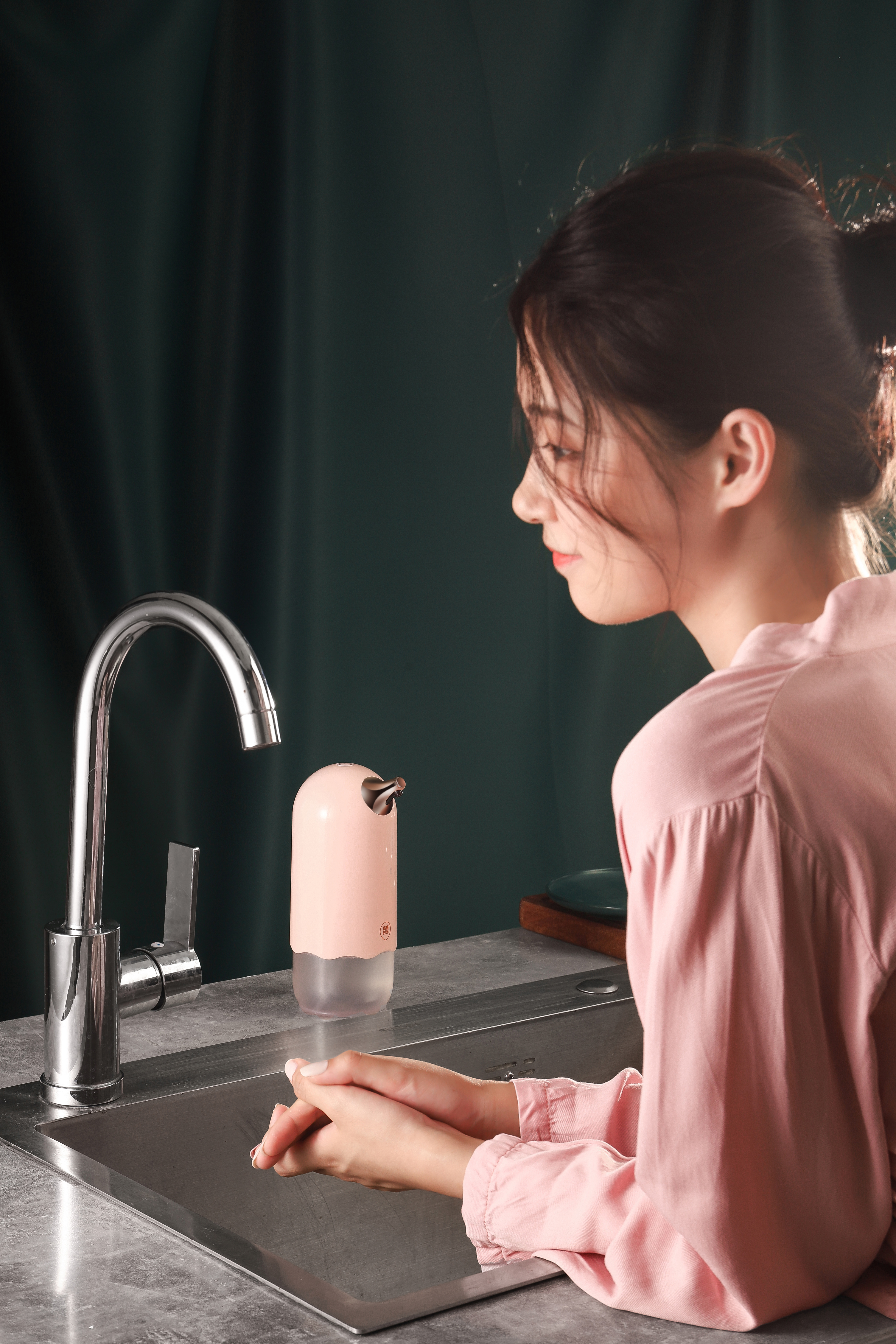 Automatic hand sanitizer，