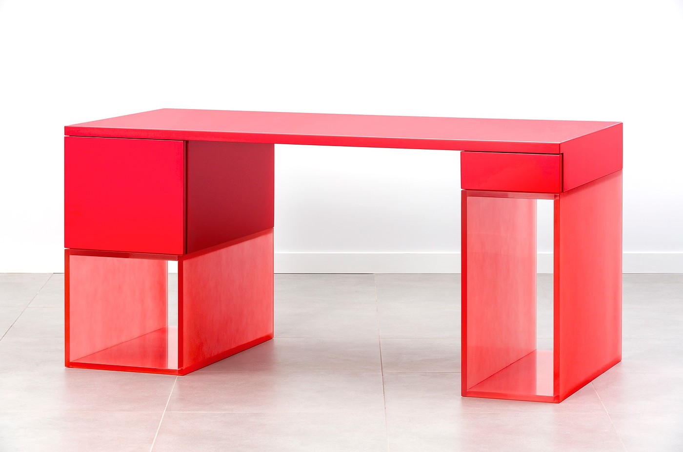 Table，desk，Karim，