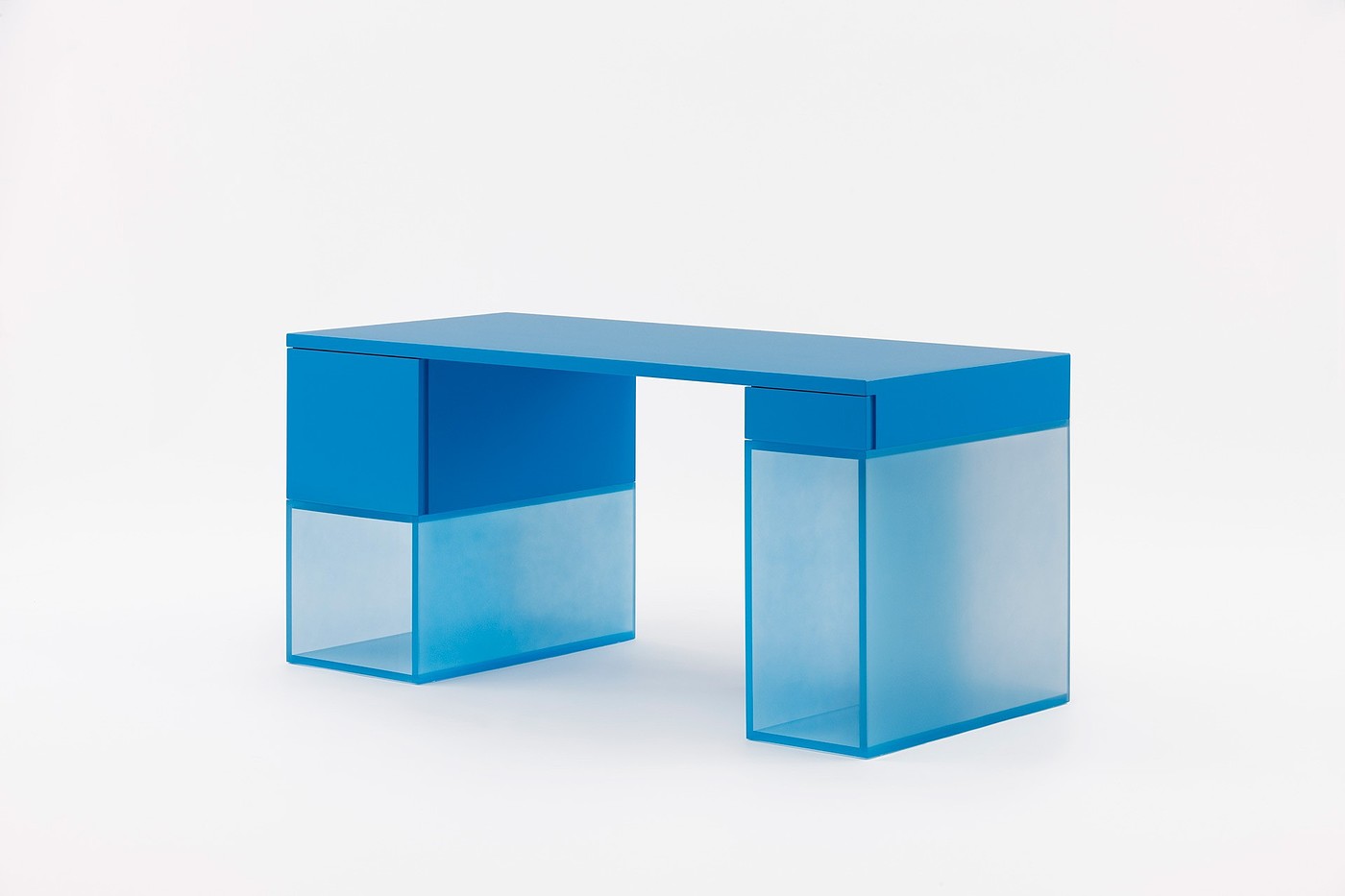 Table，desk，Karim，